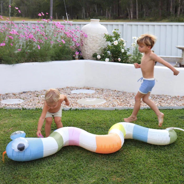 INFLATABLE SPRINKLER INTO THE WILD