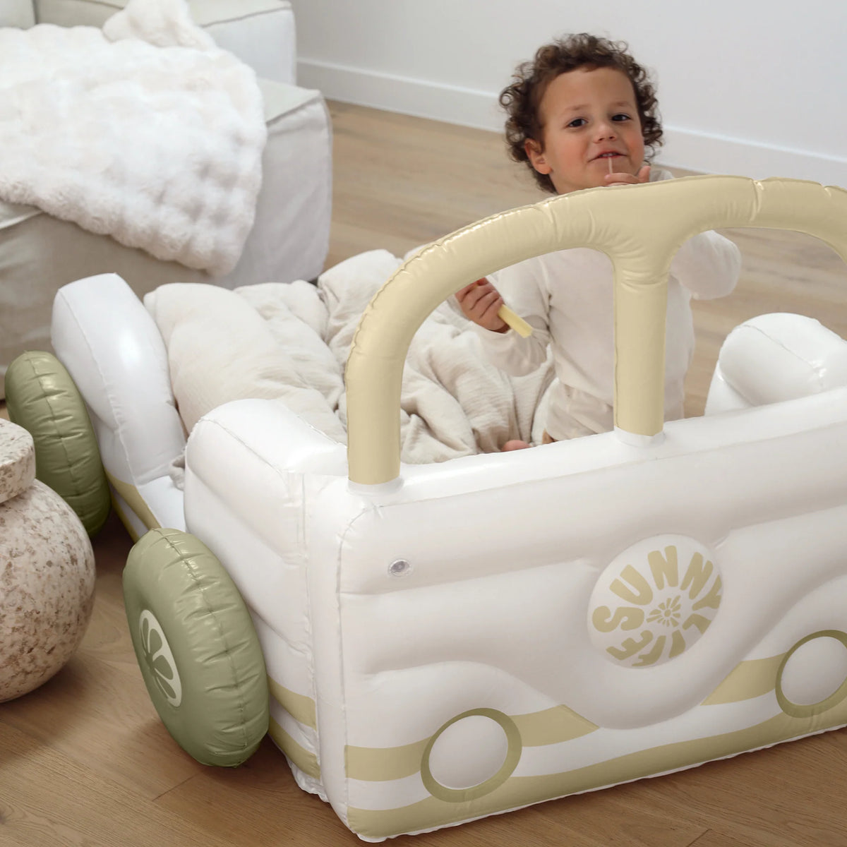 KIDS SLEEPOVER BED SUMMER VAN SAND