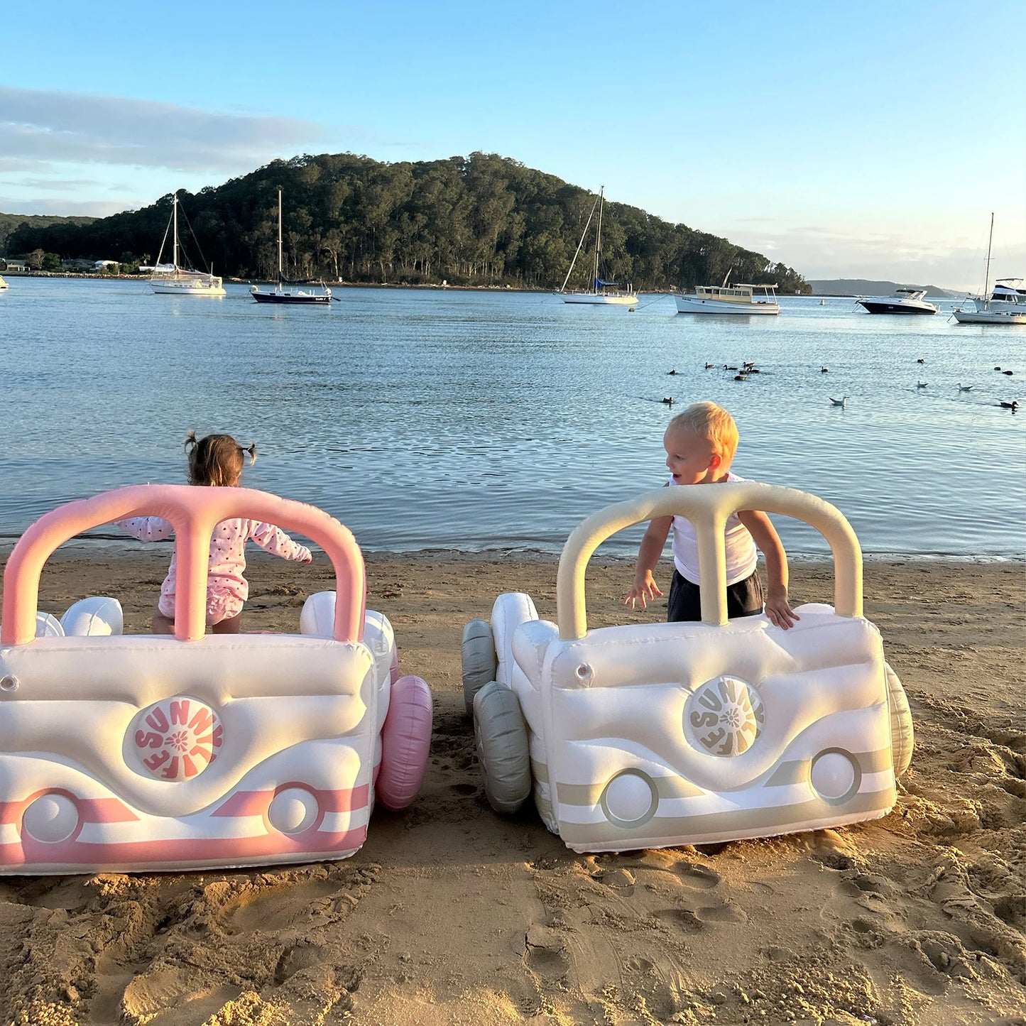 KIDS SLEEPOVER BED SUMMER VAN SAND