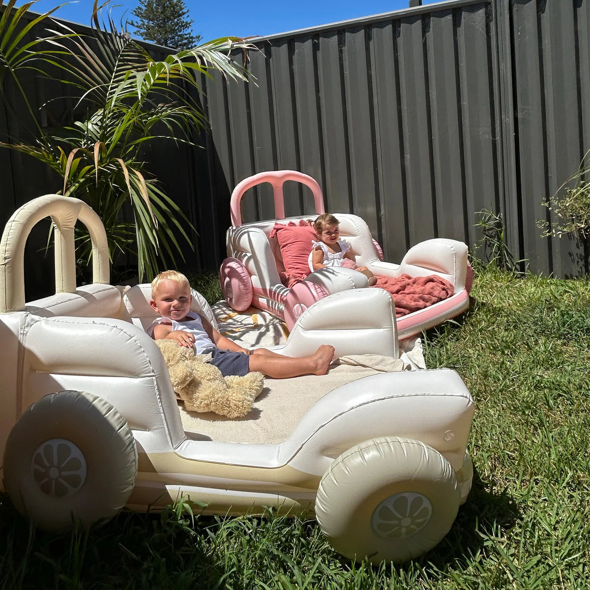 KIDS SLEEPOVER BED SUMMER VAN SAND