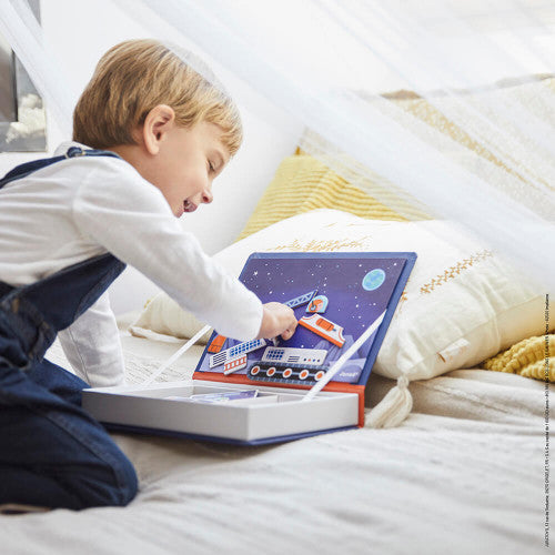 MAGNETIC BOOK SPACE